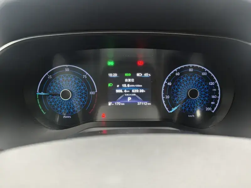 2023 Hongqi E-QM5 с пробегом 37 200 км