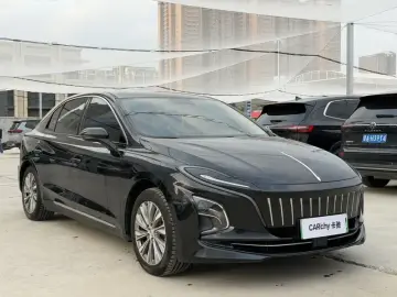 2024 Hongqi E-QM5 с пробегом 10 000 км
