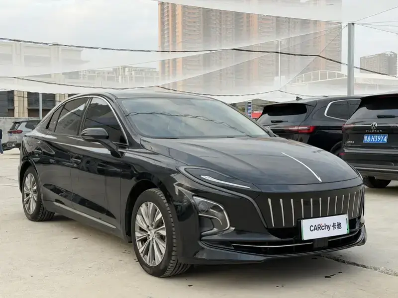 2024 Hongqi E-QM5 с пробегом 10 000 км