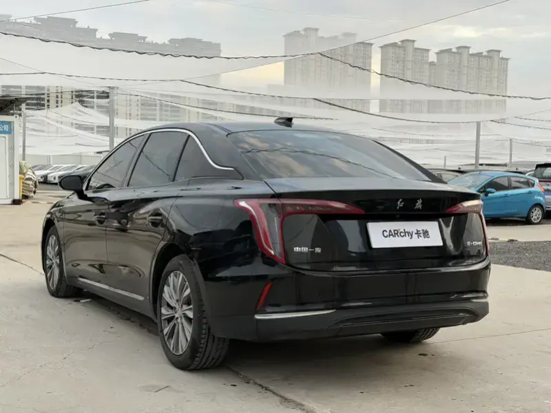 2024 Hongqi E-QM5 с пробегом 10 000 км