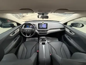 2024 Hongqi E-QM5 с пробегом 10 000 км