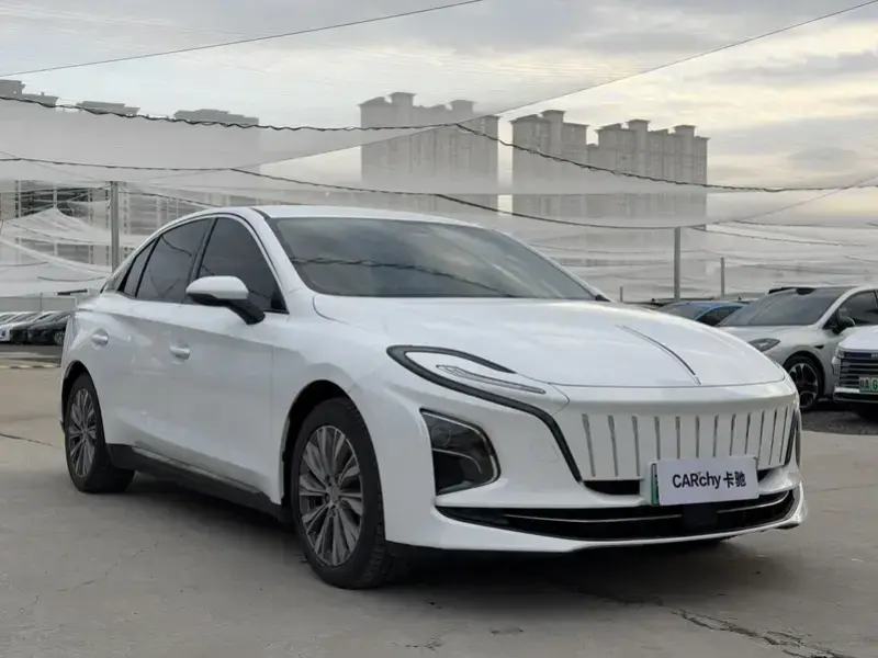 2023 Hongqi E-QM5 с пробегом 19 600 км