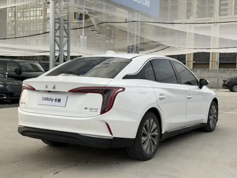 2023 Hongqi E-QM5 с пробегом 19 600 км