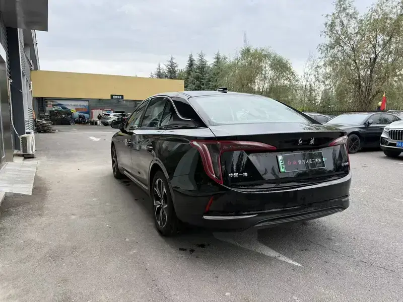 2021 Hongqi E-QM5 с пробегом 21 000 км