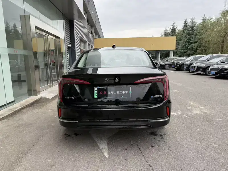 2021 Hongqi E-QM5 с пробегом 21 000 км