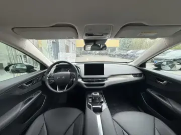 2021 Hongqi E-QM5 с пробегом 21 000 км