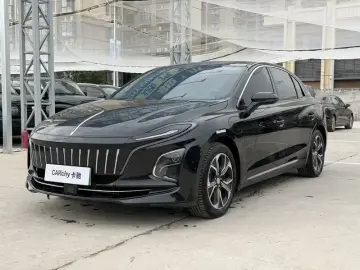 Hongqi E-QM5