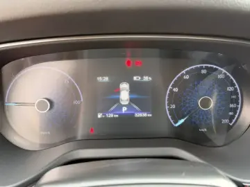 2023 Hongqi E-QM5 с пробегом 32 000 км
