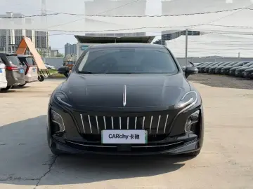 2023 Hongqi E-QM5 с пробегом 15 000 км