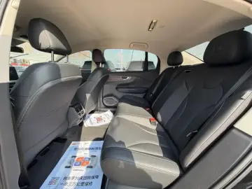 2023 Hongqi E-QM5 с пробегом 15 000 км