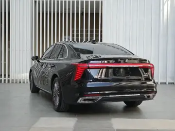 2023 Hongqi H5 с пробегом 24 000 км