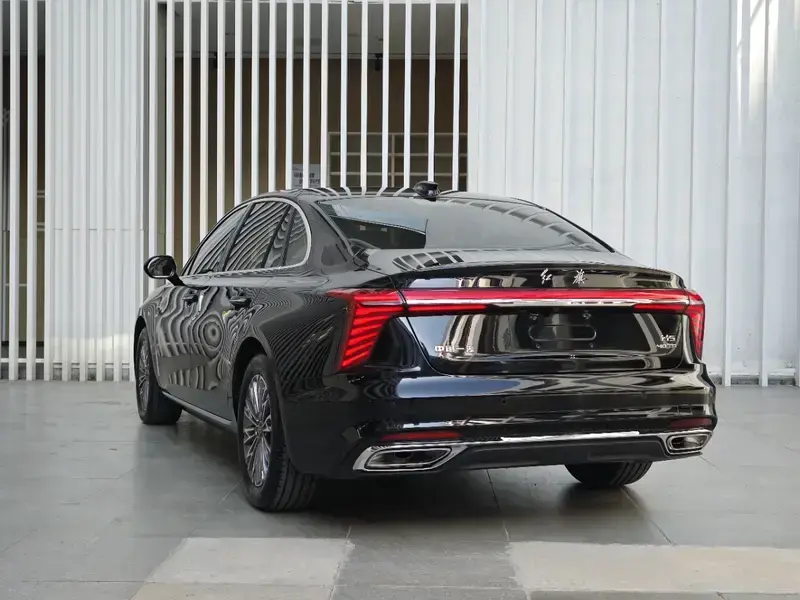 2023 Hongqi H5 с пробегом 24 000 км
