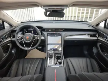 2023 Hongqi H5 с пробегом 24 000 км
