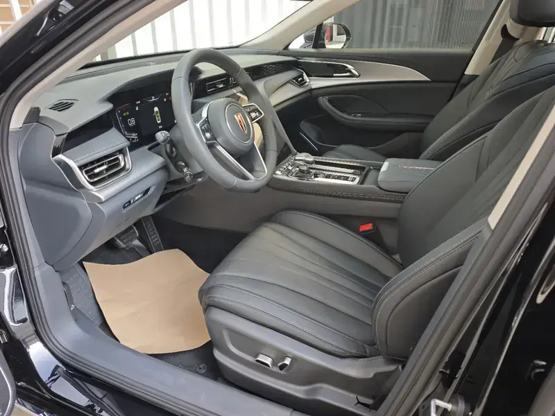2023 Hongqi H5 с пробегом 24 000 км