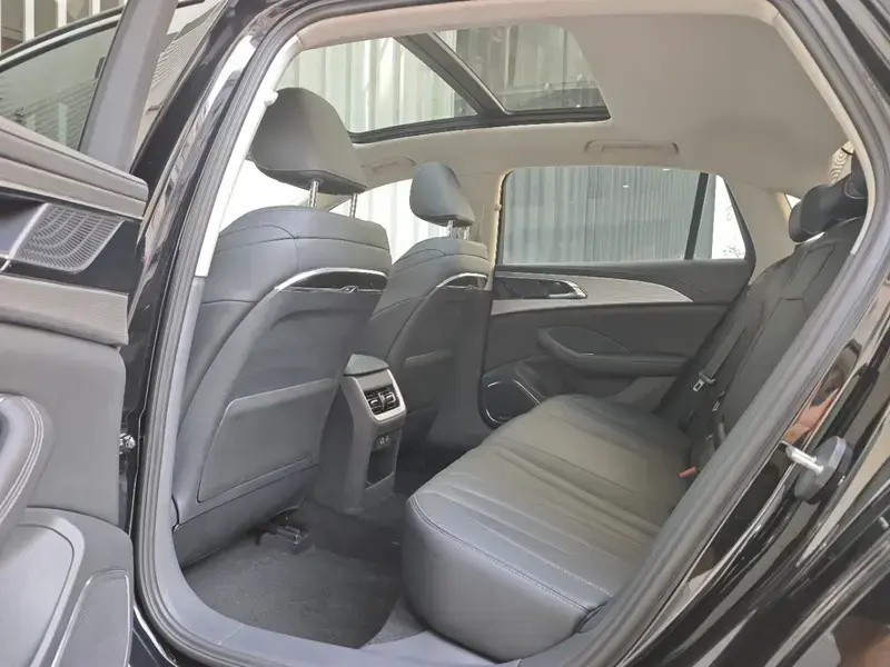 2023 Hongqi H5 с пробегом 24 000 км