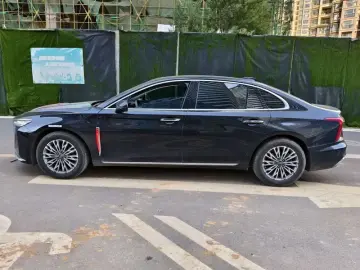 2024 Hongqi H5 с пробегом 27 000 км