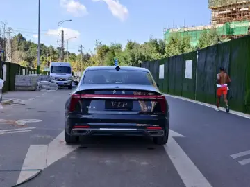 2024 Hongqi H5 с пробегом 27 000 км