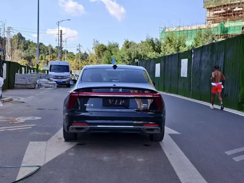 2024 Hongqi H5 с пробегом 27 000 км