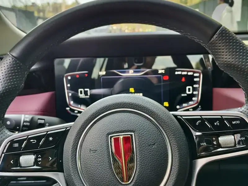 2024 Hongqi H5 с пробегом 27 000 км