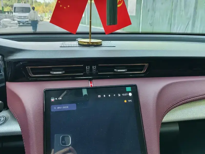 2024 Hongqi H5 с пробегом 27 000 км
