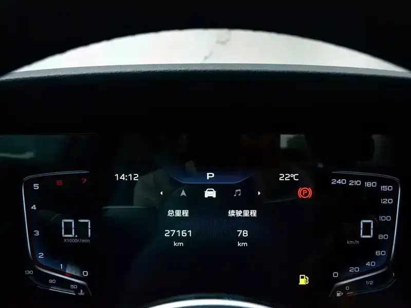 2024 Hongqi H5 с пробегом 27 000 км