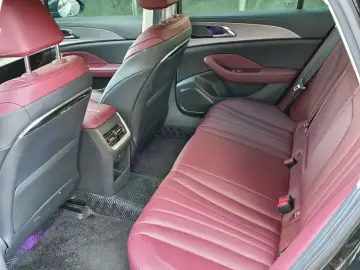 2024 Hongqi H5 с пробегом 27 000 км