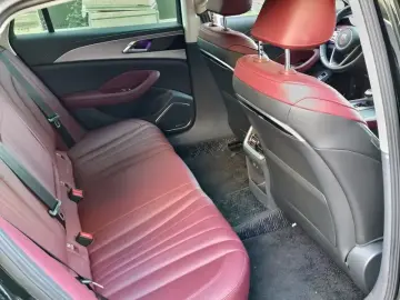 2024 Hongqi H5 с пробегом 27 000 км