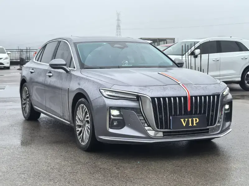 2023 Hongqi H5 с пробегом 35 000 км
