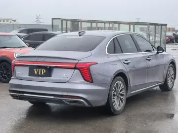 2023 Hongqi H5 с пробегом 35 000 км