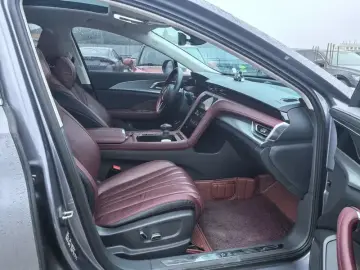 2023 Hongqi H5 с пробегом 35 000 км