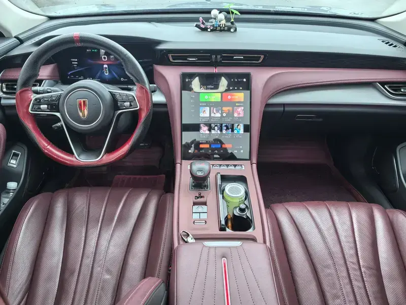 2023 Hongqi H5 с пробегом 35 000 км