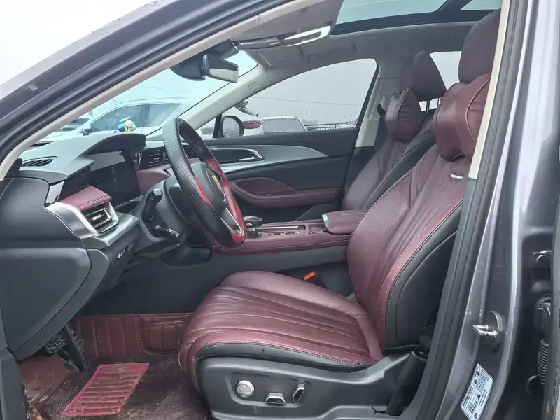 2023 Hongqi H5 с пробегом 35 000 км