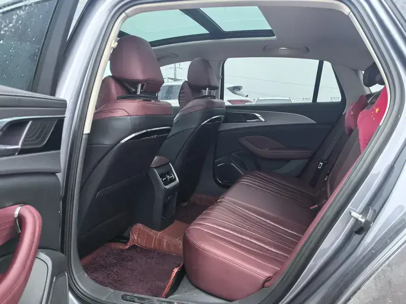 2023 Hongqi H5 с пробегом 35 000 км