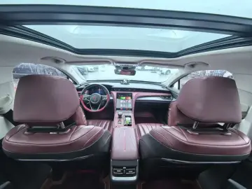 2023 Hongqi H5 с пробегом 35 000 км