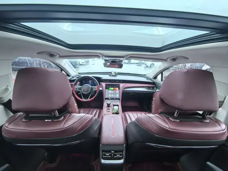2023 Hongqi H5 с пробегом 35 000 км