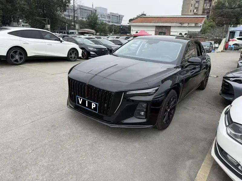 2025 Hongqi H5 с пробегом 23 800 км