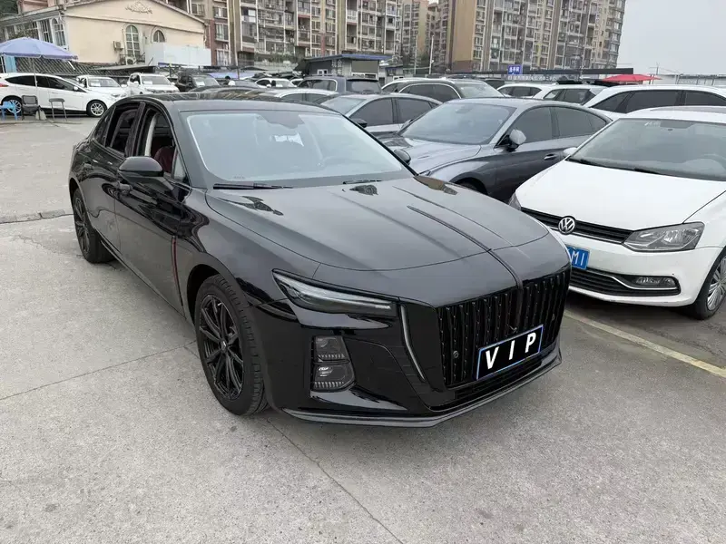 2025 Hongqi H5 с пробегом 23 800 км