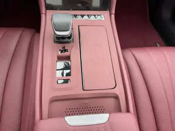 2025 Hongqi H5 с пробегом 23 800 км