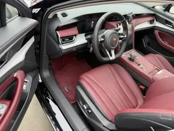 2025 Hongqi H5 с пробегом 23 800 км