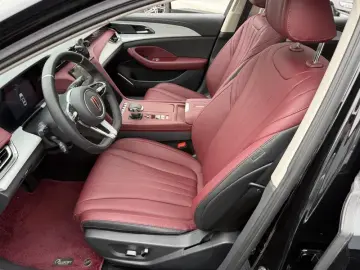 2025 Hongqi H5 с пробегом 23 800 км