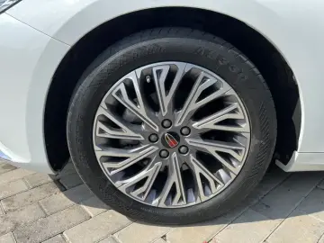 2023 Hongqi H5 с пробегом 48 000 км