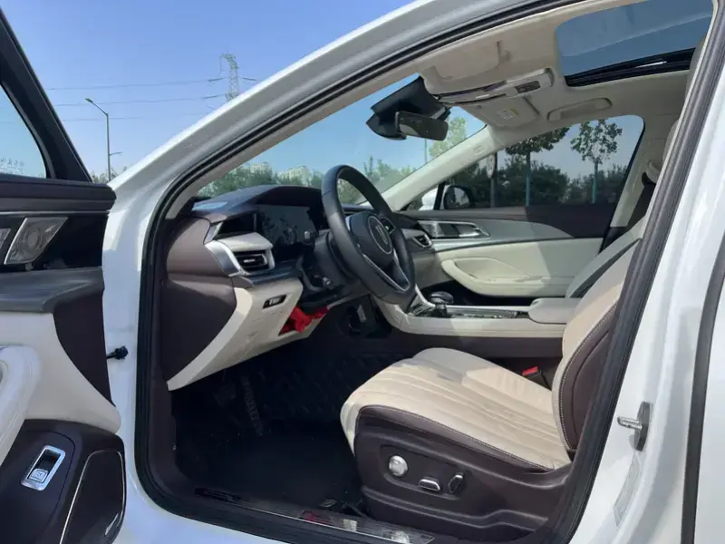 2023 Hongqi H5 с пробегом 48 000 км