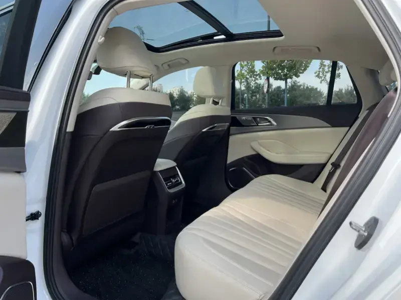 2023 Hongqi H5 с пробегом 48 000 км