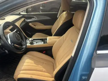 2023 Hongqi H5 с пробегом 46 000 км