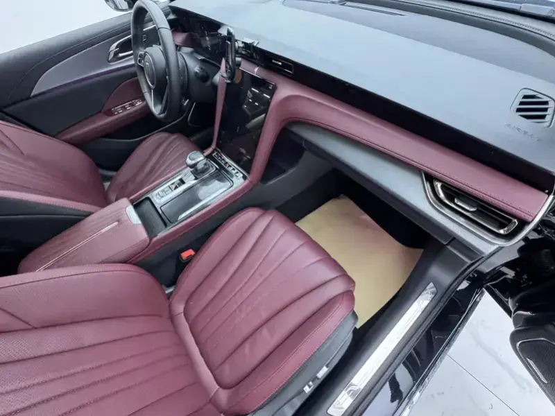 2024 Hongqi H5 с пробегом 16 500 км