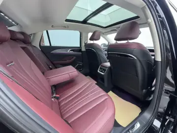 2024 Hongqi H5 с пробегом 16 500 км