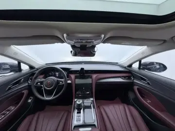 2024 Hongqi H5 с пробегом 16 500 км