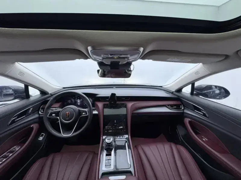 2024 Hongqi H5 с пробегом 16 500 км