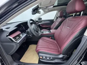 2024 Hongqi H5 с пробегом 16 500 км