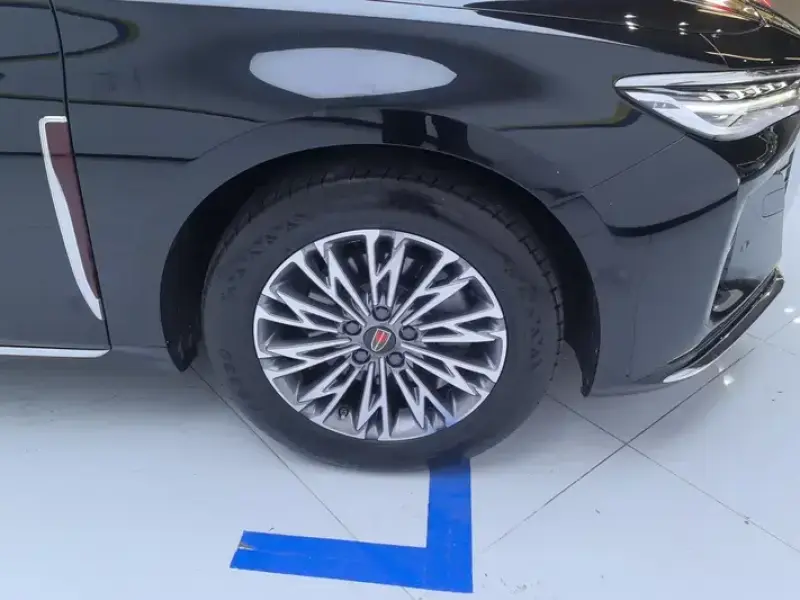 2024 Hongqi H5 с пробегом 24 000 км